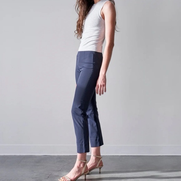 Raffaello Rossi Penny 6/8 Women's Navy Slim Fit Pants Sz 40 - Picture 1 of 6